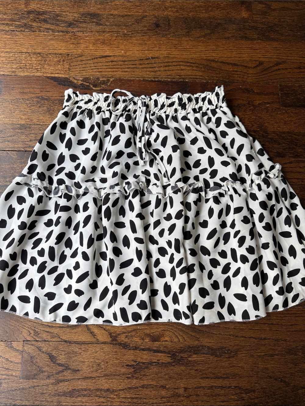 Women's Black & White Printed Tiered Skirt
